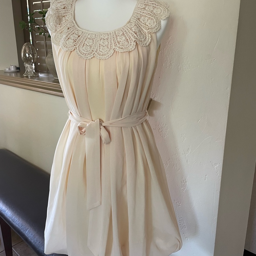 Elegant Cream Lace Dress